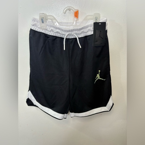 NWT Black and white boy jordans size large 12-13 - Picture 1 of 8